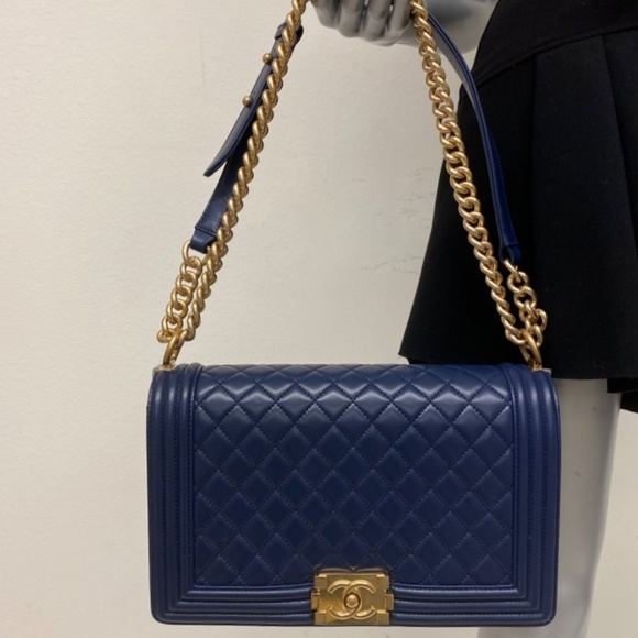 Chanel New Medium Boy Bag Navy Quilted Calfskin - Picture 2 of 8